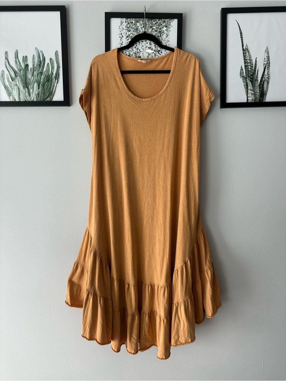 Oil+ Hali Relaxed Tiered Midi Dress in Mustard M